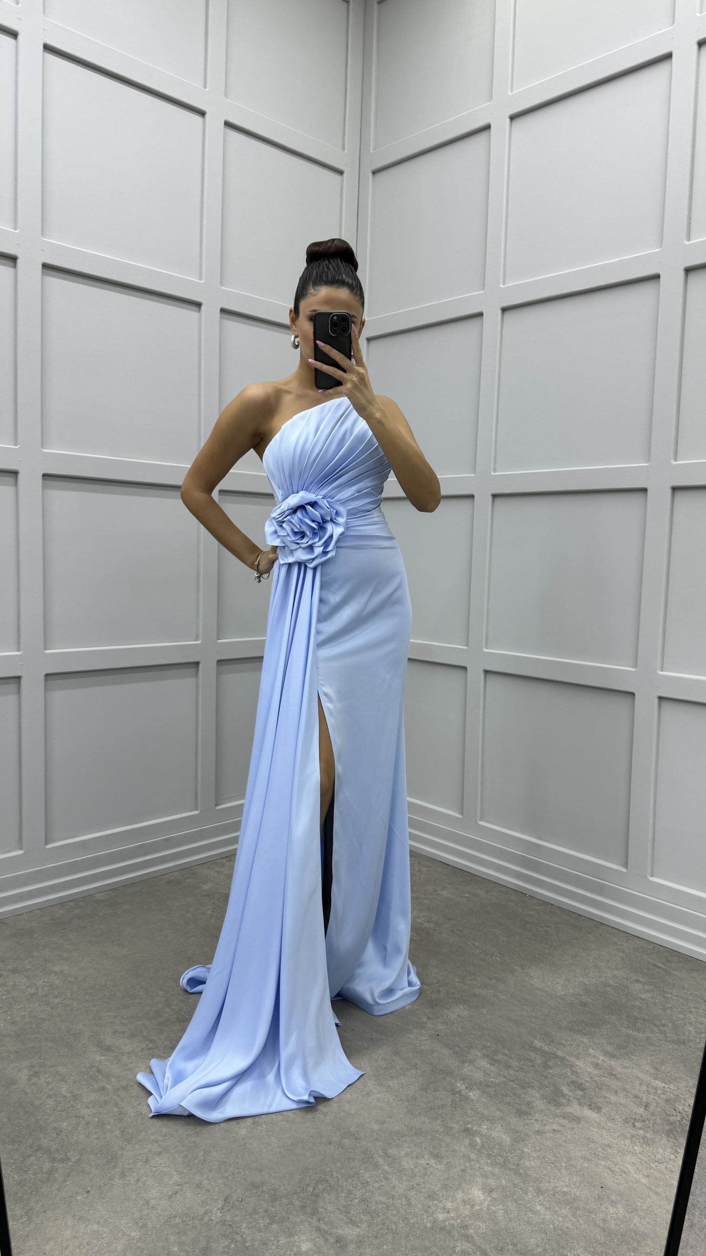 STRAPLESS ROSE DETAIL PLEATED DESIGN EVENING DRESS