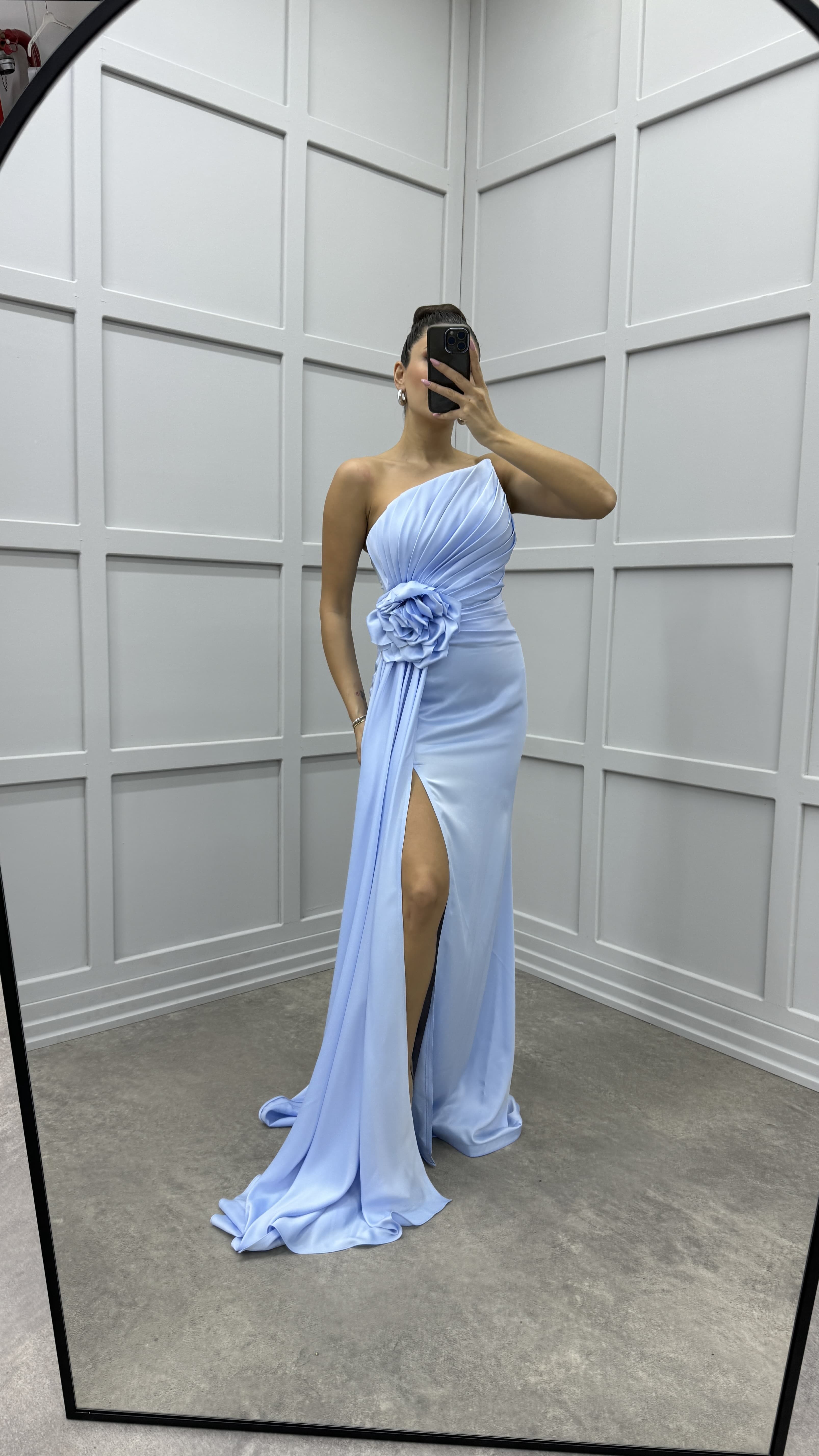 STRAPLESS ROSE DETAIL PLEATED DESIGN EVENING DRESS