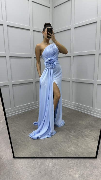 STRAPLESS ROSE DETAIL PLEATED DESIGN EVENING DRESS