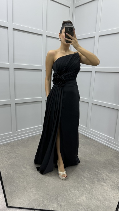 STRAPLESS ROSE DETAIL PLEATED DESIGN EVENING DRESS