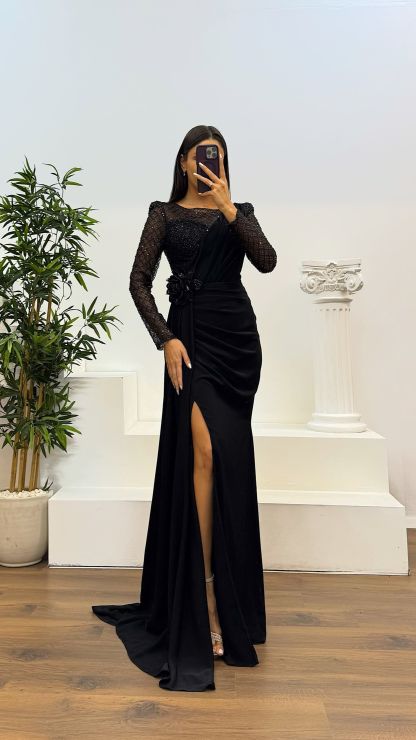 Round Neck Embroidery Detail Evening Dress