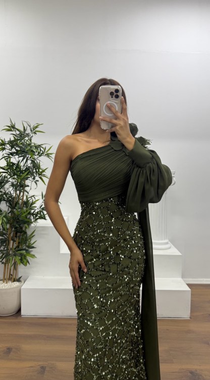 Single Sleeve Embroidered Detail Evening Dress