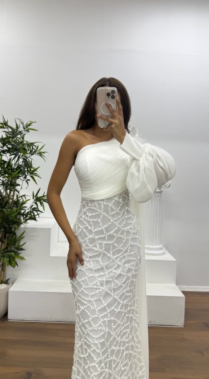 Single Sleeve Embroidered Detail Evening Dress