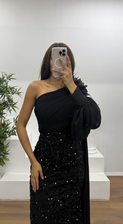 Single Sleeve Embroidered Detail Evening Dress