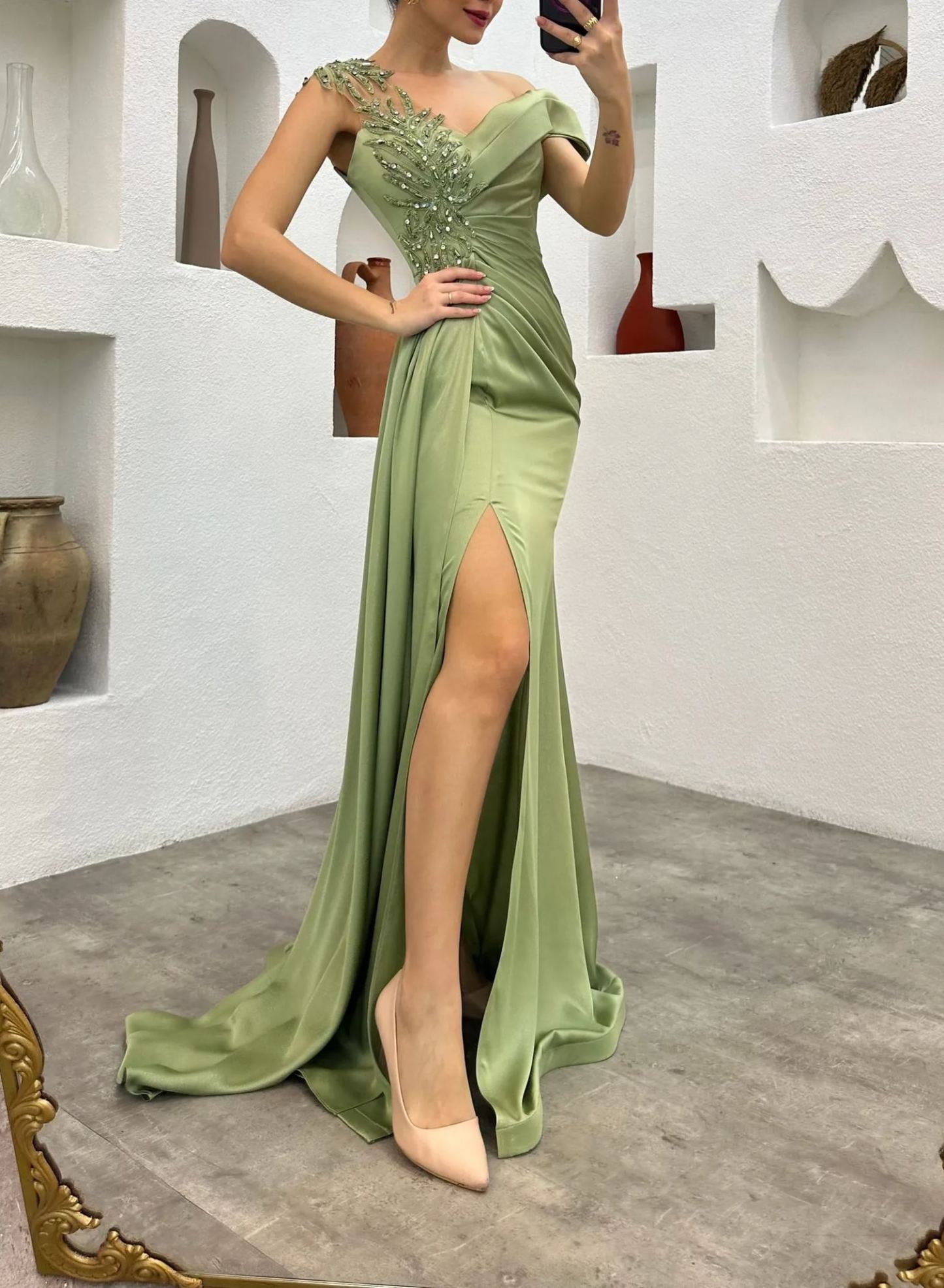 MINT GREEN EMBROIDERED DETAIL PLEATED EVENING DRESS