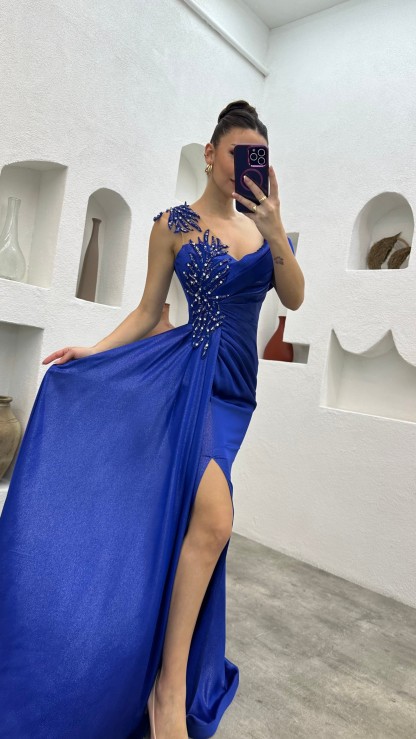 MINT GREEN EMBROIDERED DETAIL PLEATED EVENING DRESS