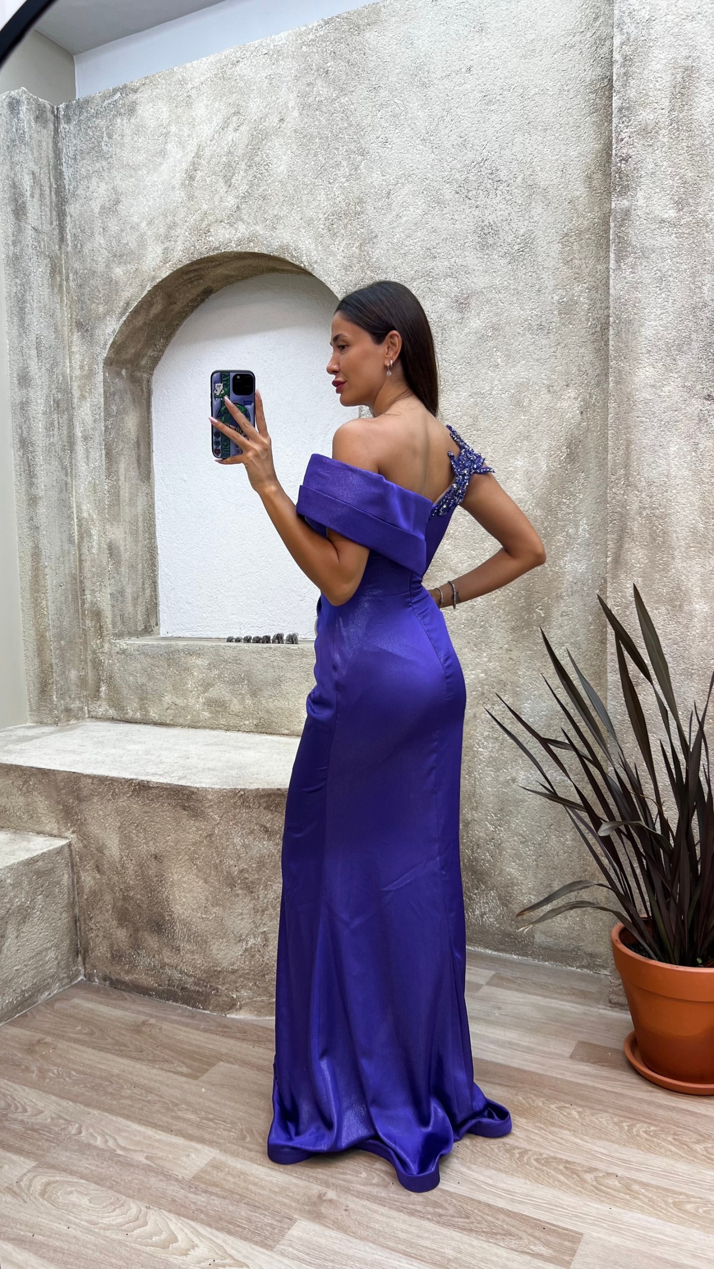 MINT GREEN EMBROIDERED DETAIL PLEATED EVENING DRESS