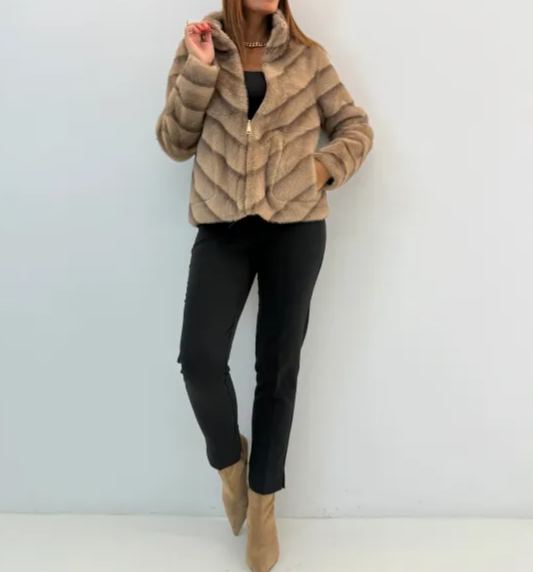 Two - Way Wear Beige Shearling Coat with Faux Fur Accents