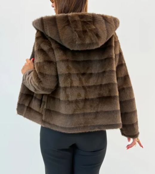 [Copy]Two - Way Wear Beige Shearling Coat with Faux Fur Accents
