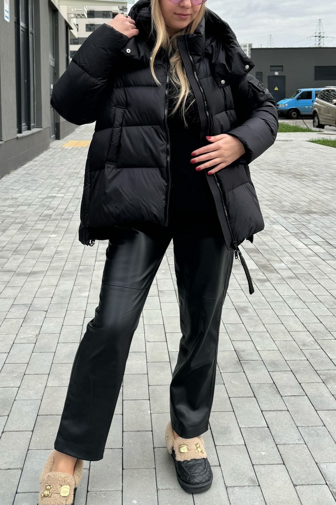 Loose-fitting hooded down jacket with practical pockets