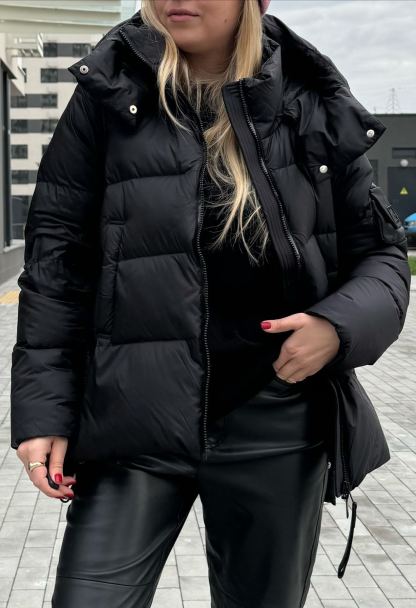 Loose-fitting hooded down jacket with practical pockets