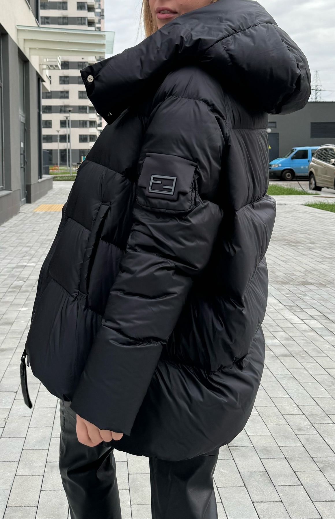 Loose-fitting hooded down jacket with practical pockets