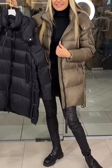 Loose-fitting hooded down jacket with practical pockets