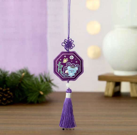 ** BT21 -  Embroidered Testa Keyring [Premium K Edition]-FinaKpop