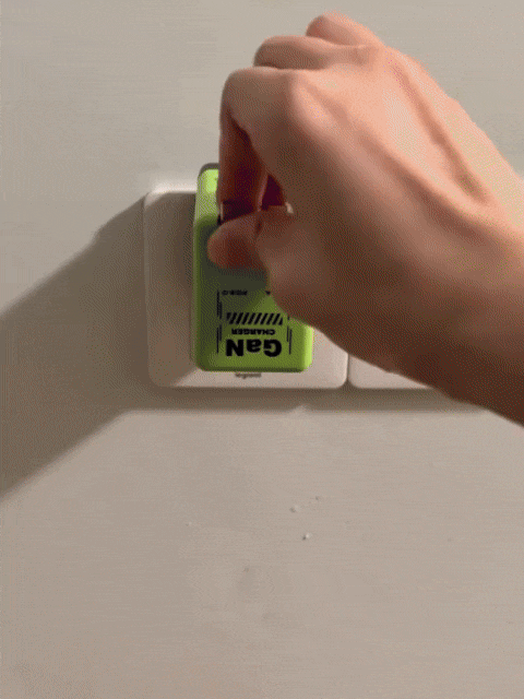 Cargador 120W GaN con Cable Retráctil – Carga 75% en 30 Minutos | Envío Gratuito!