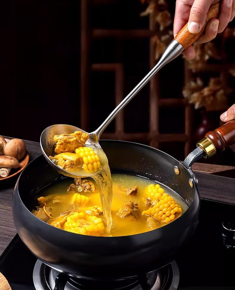 Patelnia nieprzywierająca, wyprodukowana w Japonii, z niemieckim certyfikatem zdrowotnym.