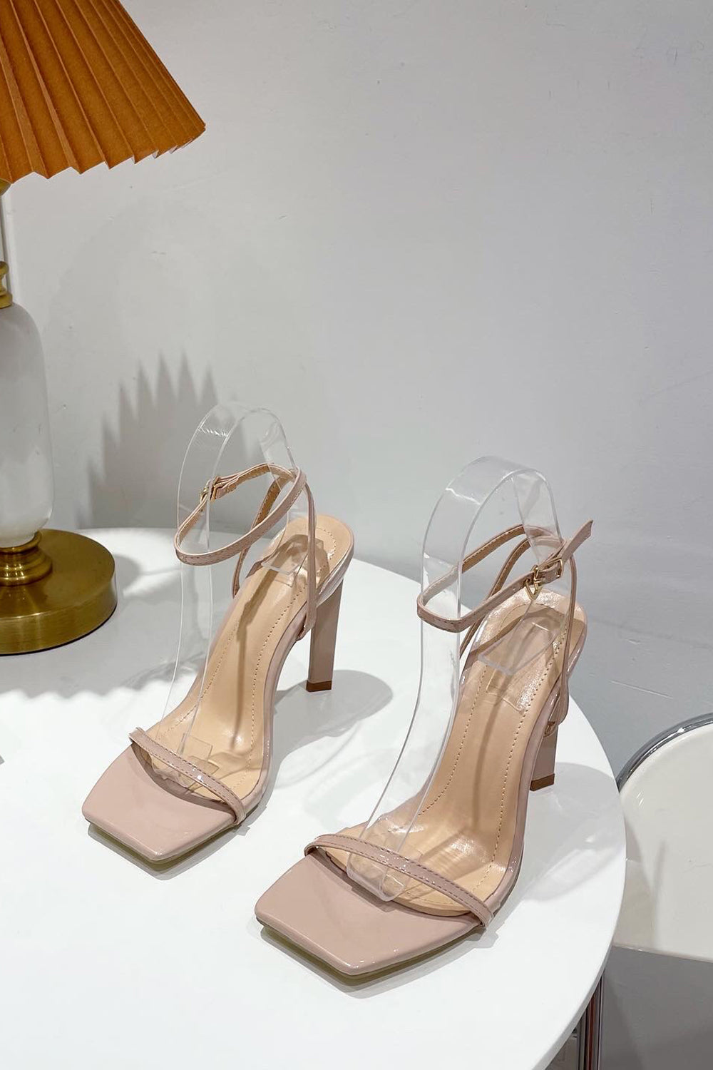 Thick High Heels with a Square Head in One Word