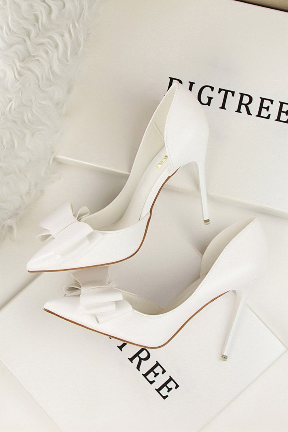 Pointed Hollow Side High Heels with Sweet Bow