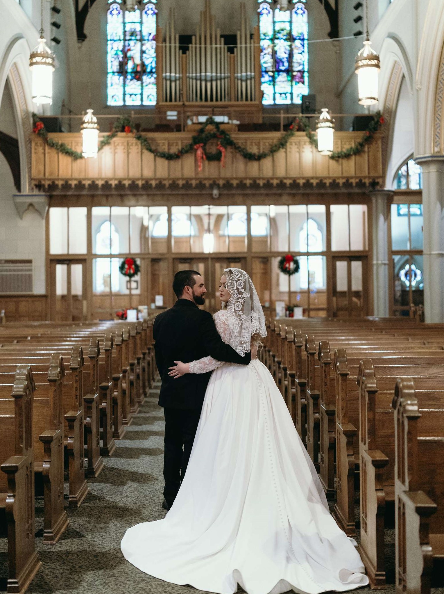 Minimalistic and Retro Wedding Dresses