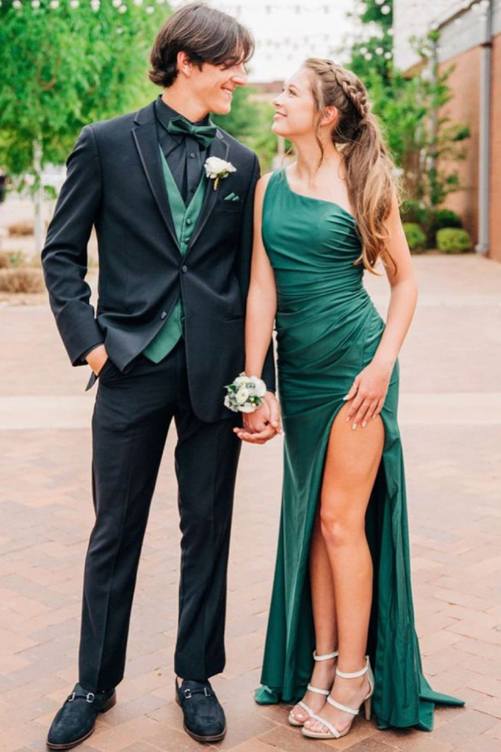 Slim Fit Single Breasted Men's Prom Suits with Elegant Black Notched Lapel - 2 Pieces