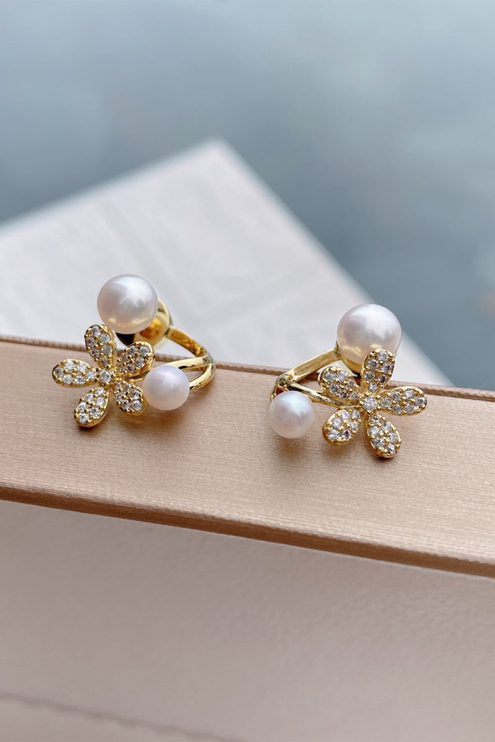 Pearl Ear Clip in White