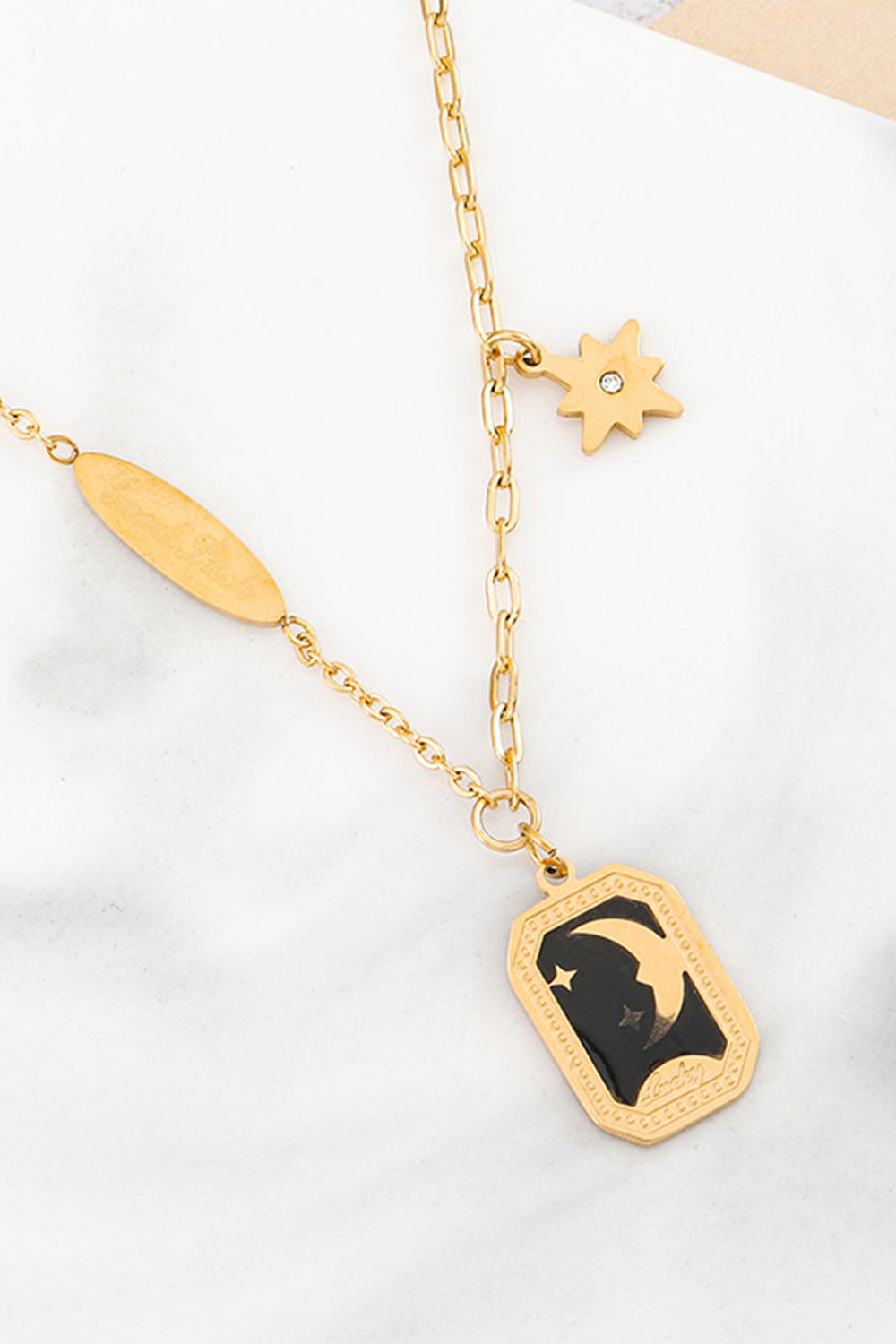 Enamel Clavicle Chain in Gold