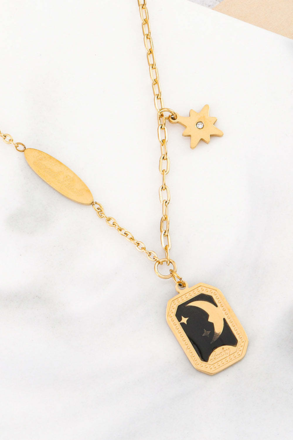 Enamel Clavicle Chain in Gold