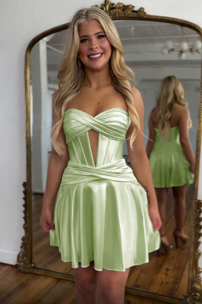 Trendy Burgundy Sweetheart A Line Short Satin Corset Cocktail Dress