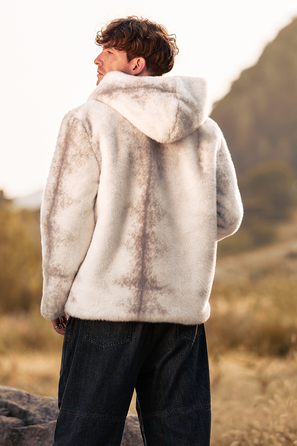 Men's Warm Short Coat with Ivory Faux Fur Hood and Long Sleeves