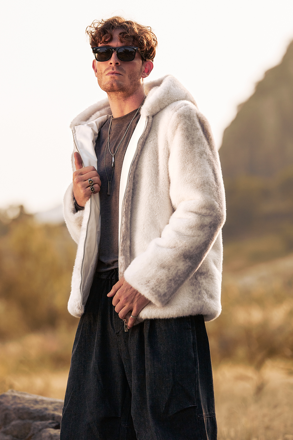 Men's Warm Short Coat with Ivory Faux Fur Hood and Long Sleeves
