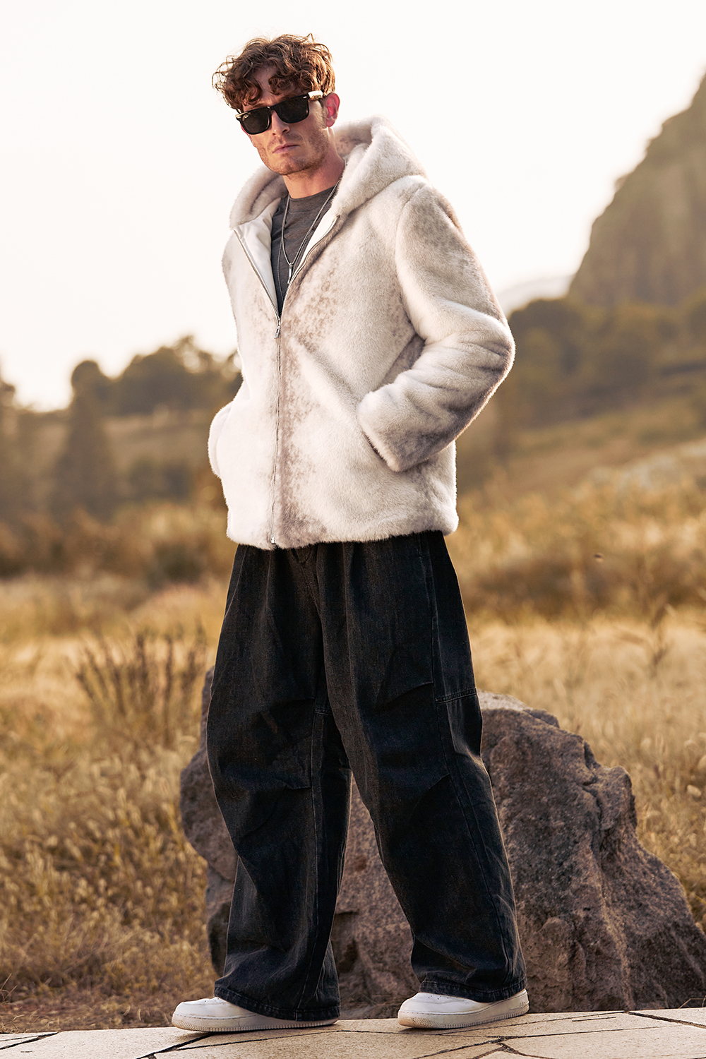 Men's Warm Short Coat with Ivory Faux Fur Hood and Long Sleeves