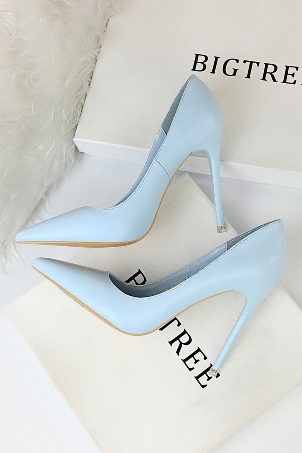 Pointed Stiletto Heels with a Shallow Mouth and Super High Heel