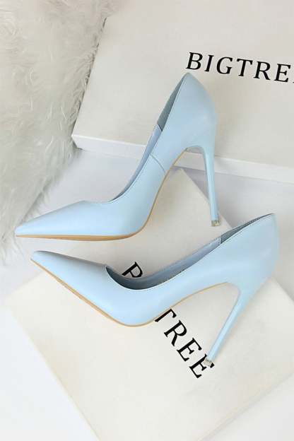 Pointed Stiletto Heels with a Shallow Mouth and Super High Heel