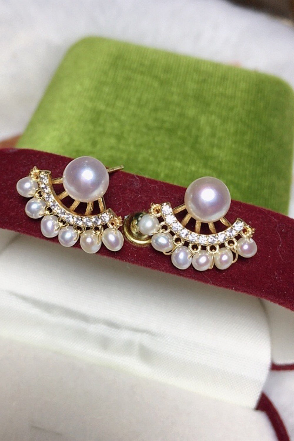 Beaded Earrings in White Pearl