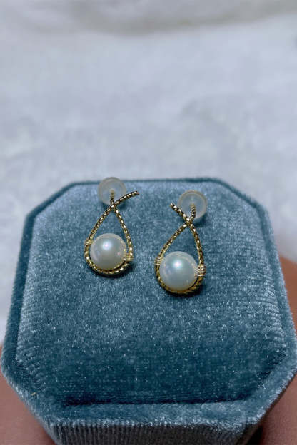 Stud Earrings with Pearls