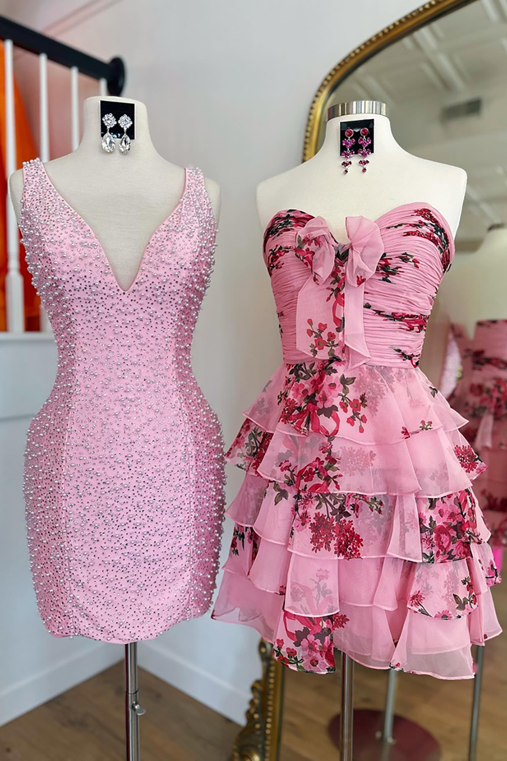 Sparkly Fuchsia Bodycon V Neck Short Cocktail Dress With Beading