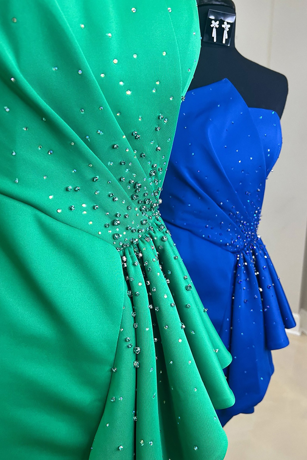 Sparkly Green Satin Tight Short Ruffled Cocktail Dress With Beading