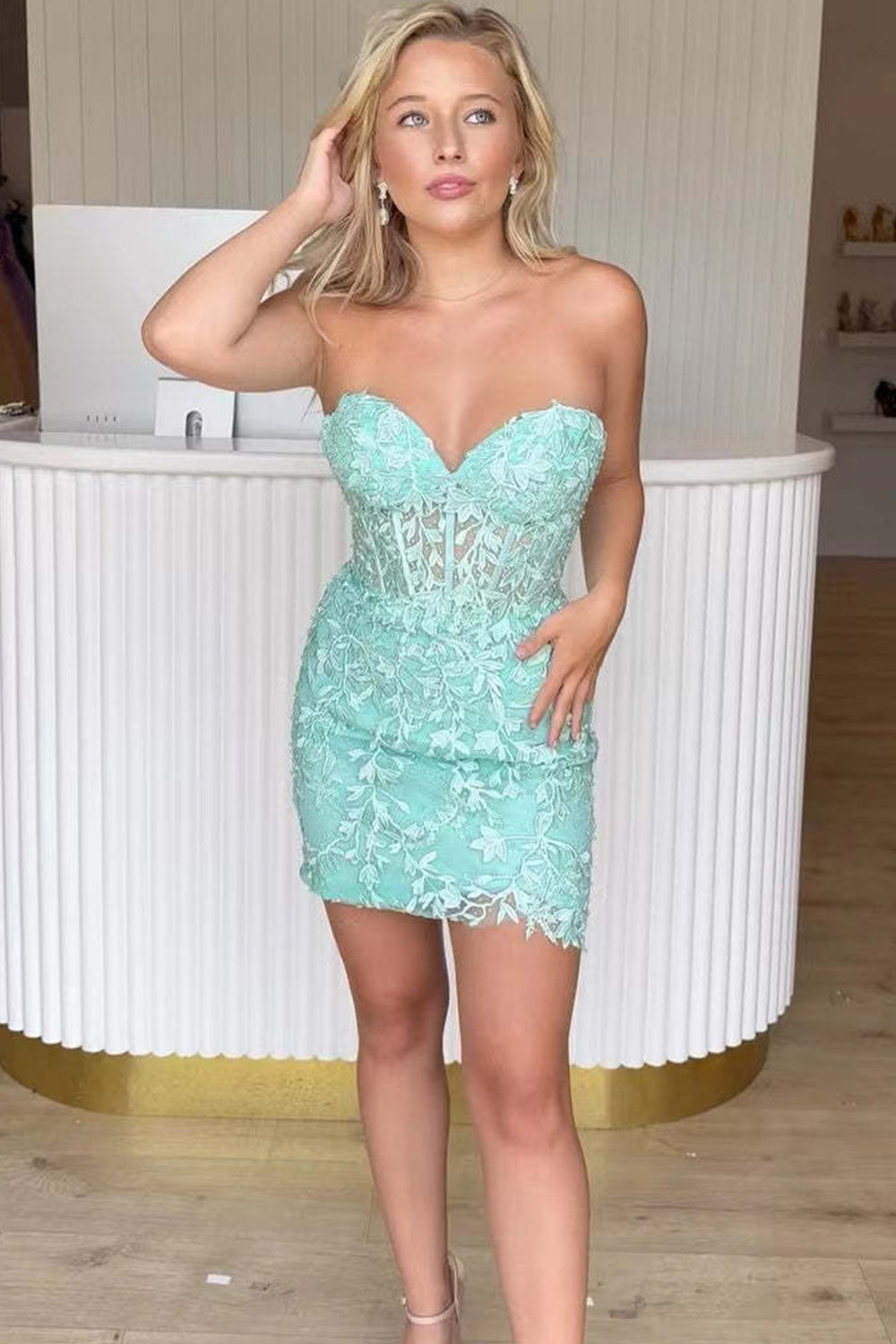 Bodycon Sweetheart Pink Corset Cocktail Dress With Appliques