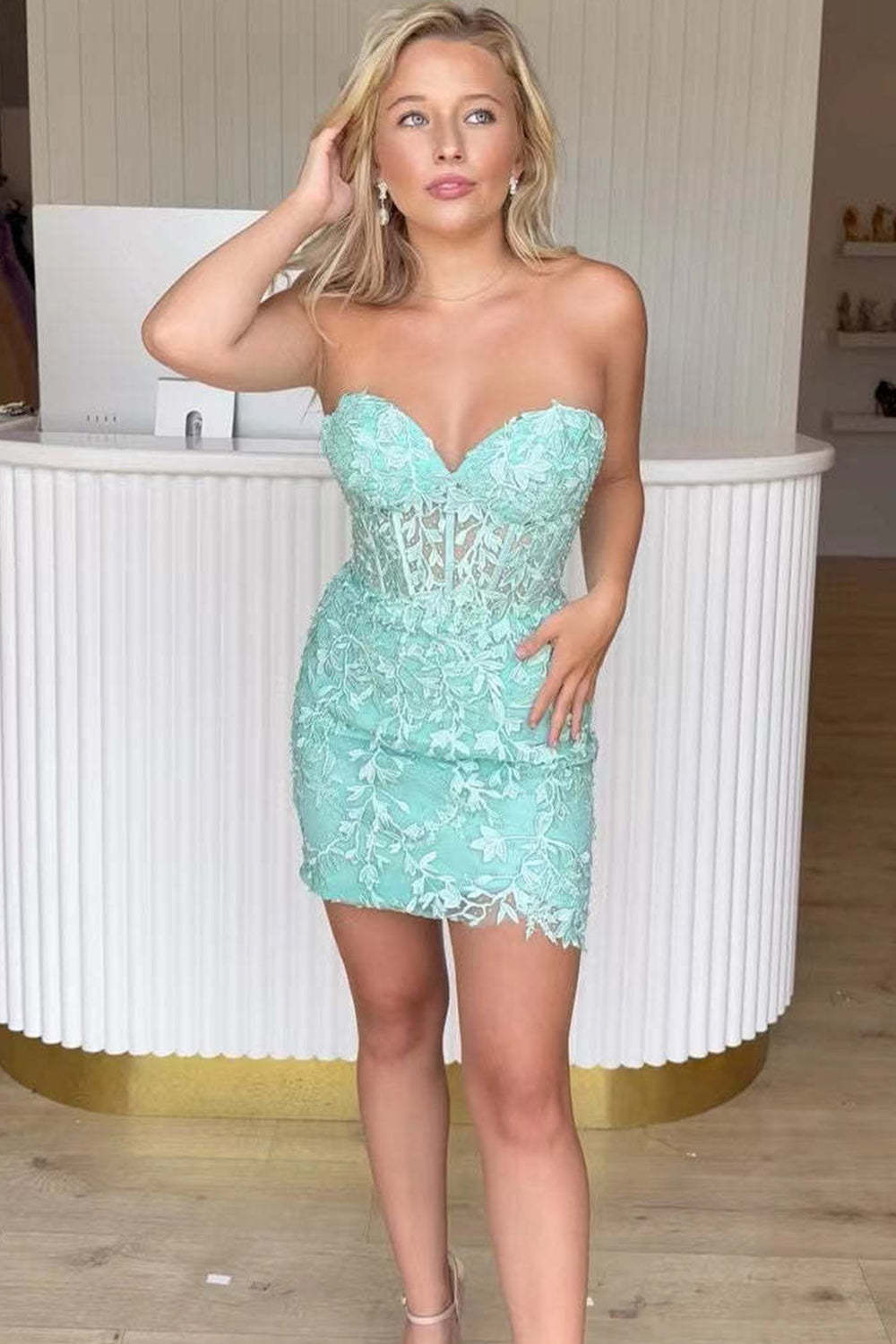 Bodycon Sweetheart Pink Corset Cocktail Dress With Appliques