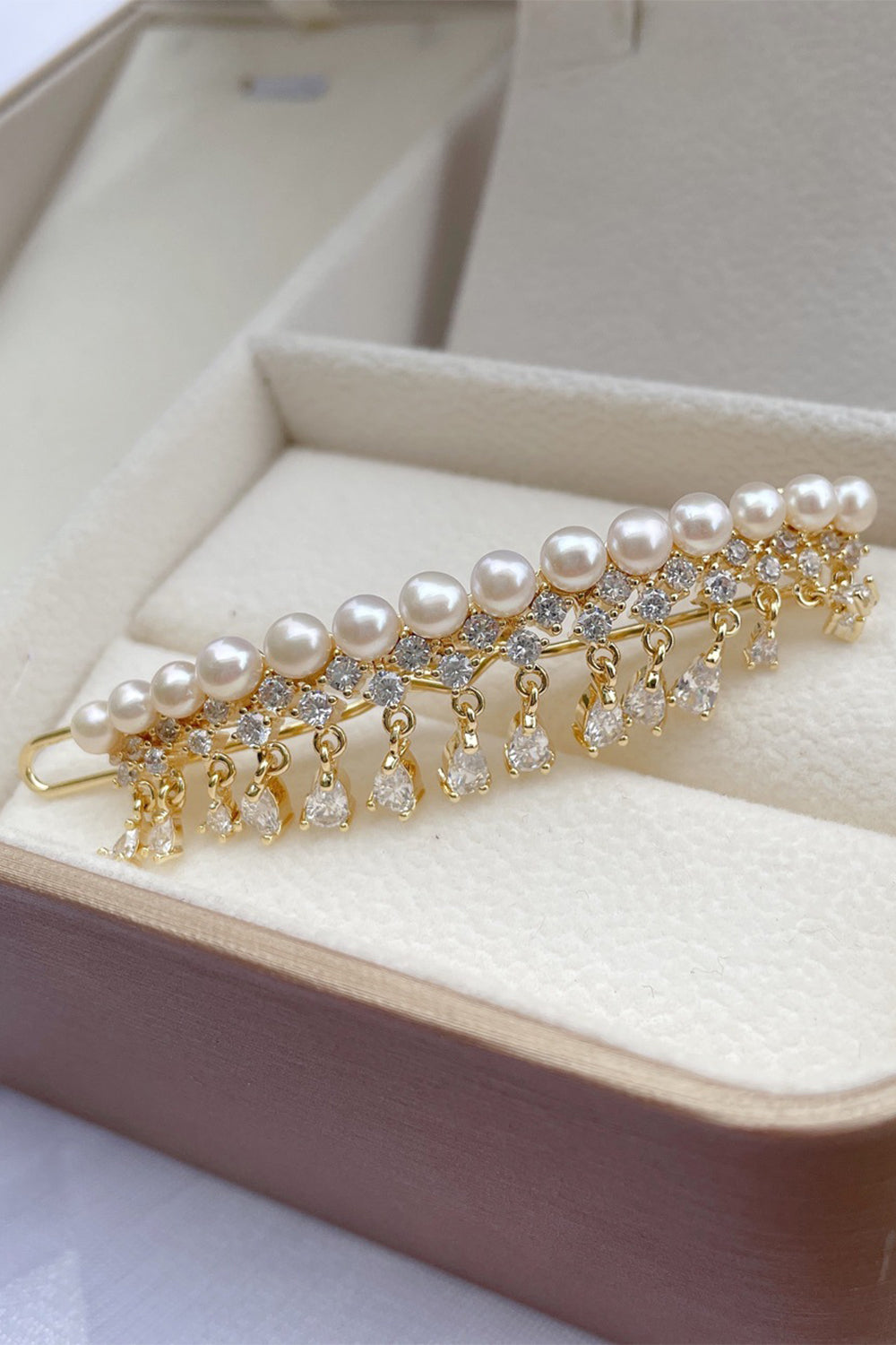 Pearl-Adorned Side Hair Clip with Vintage Bangs