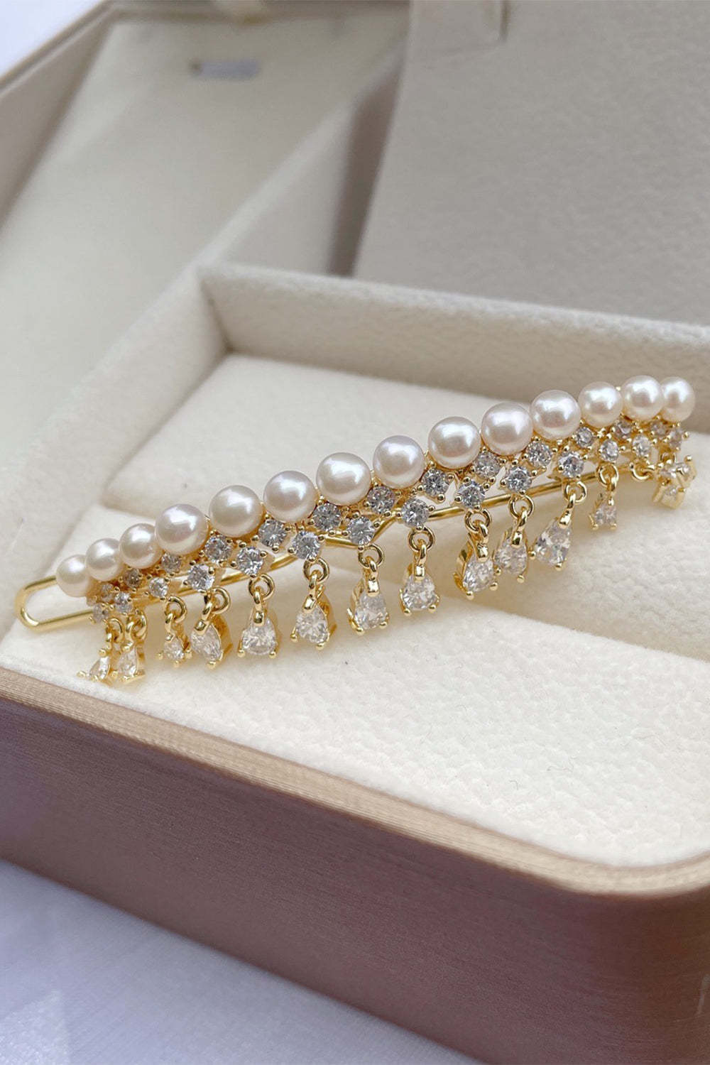 Pearl-Adorned Side Hair Clip with Vintage Bangs