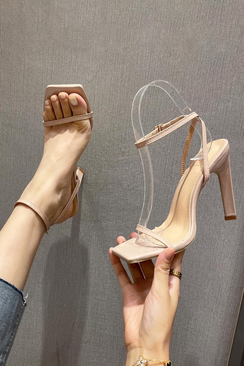 Thick High Heels with a Square Head in One Word