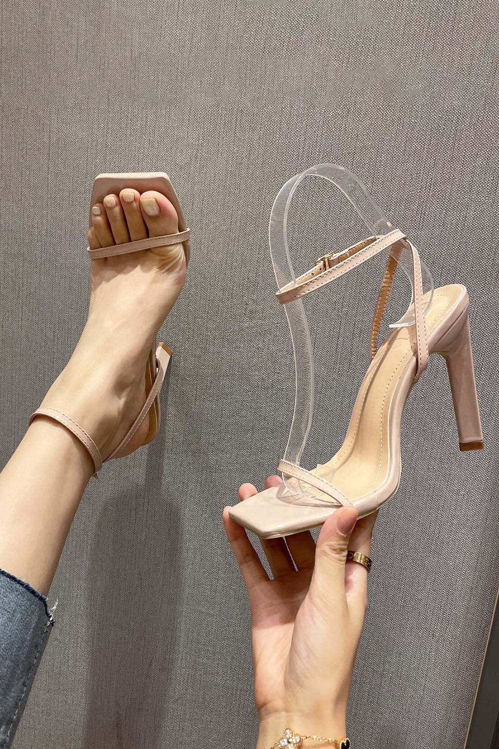 Thick High Heels with a Square Head in One Word