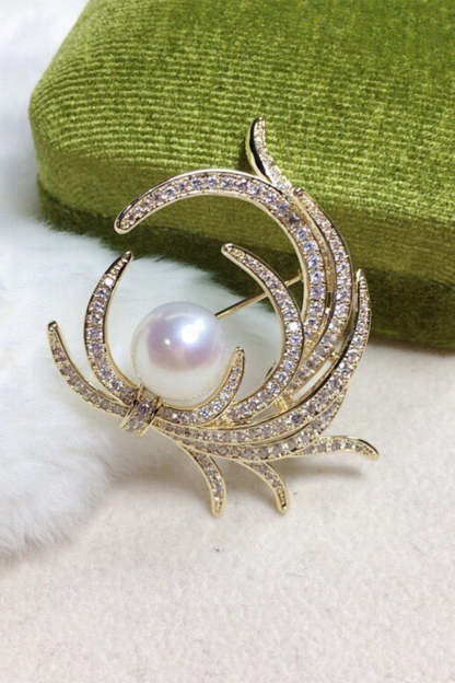 White Brooch Adorned with Rhinestones and Pearls