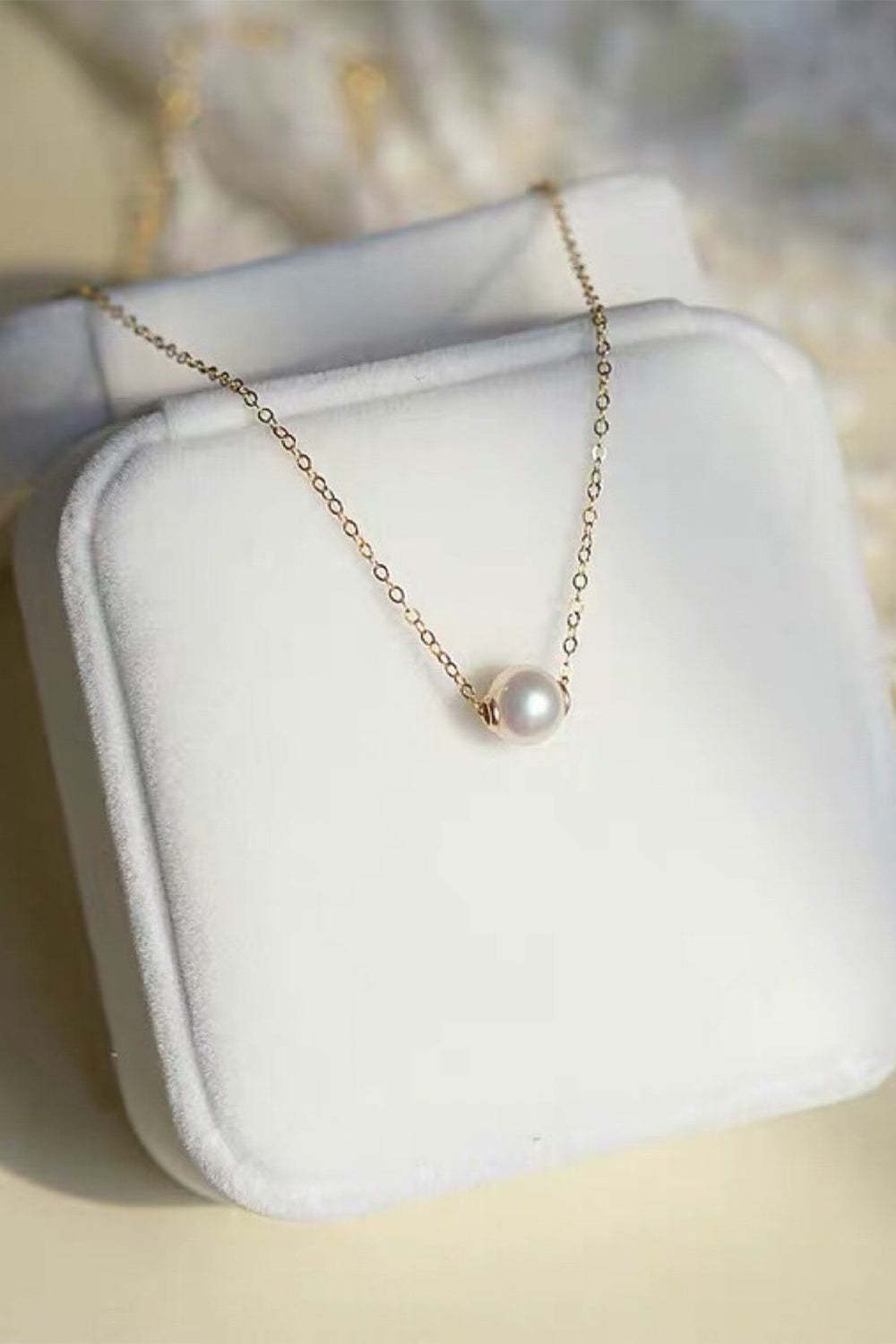 Pearl Necklace in White