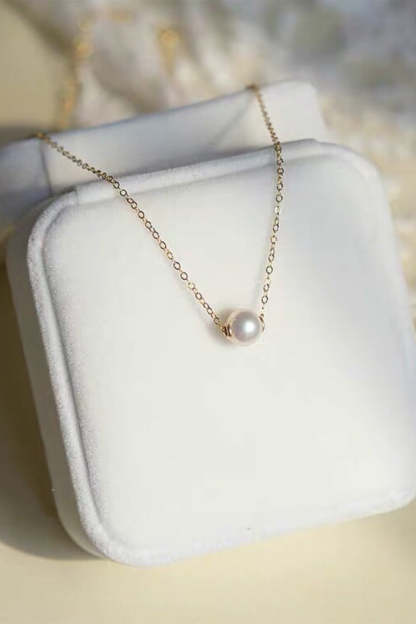 Pearl Necklace in White
