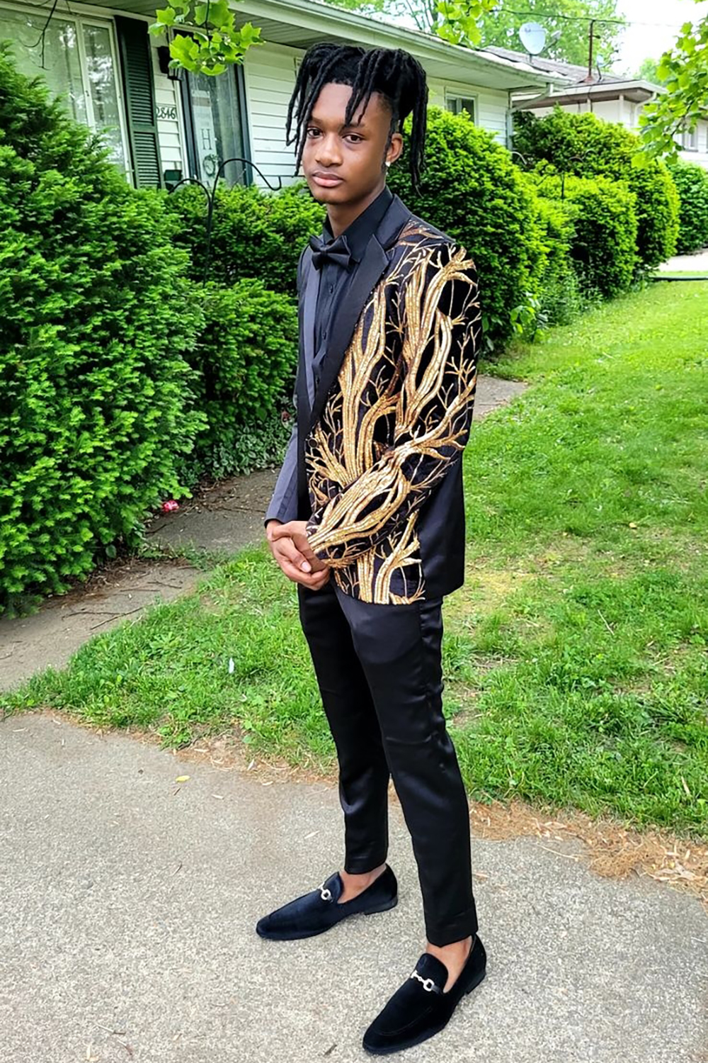 Men's 2-Piece Prom Suits with Black Golden Sequin Notch Lapel