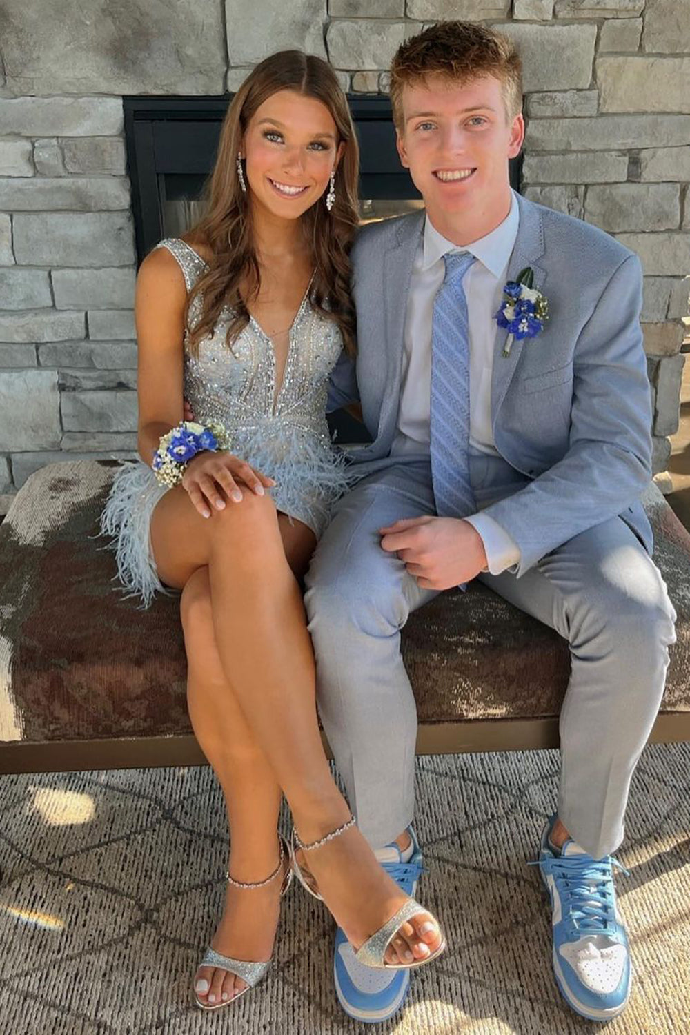 Sheath Deep V Neck Silver Short Cocktail Dress With Feather Beading