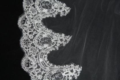 Beautiful Lace Applique Tulle Edge Wedding Veils