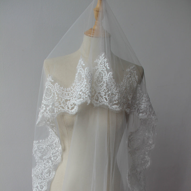 Beautiful Lace Applique Tulle Edge Wedding Veils